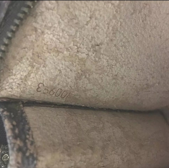 Louis Vuitton Monogram Poche Toilette 15 Cosmetics Pouch Purse - Picture 4 of 11